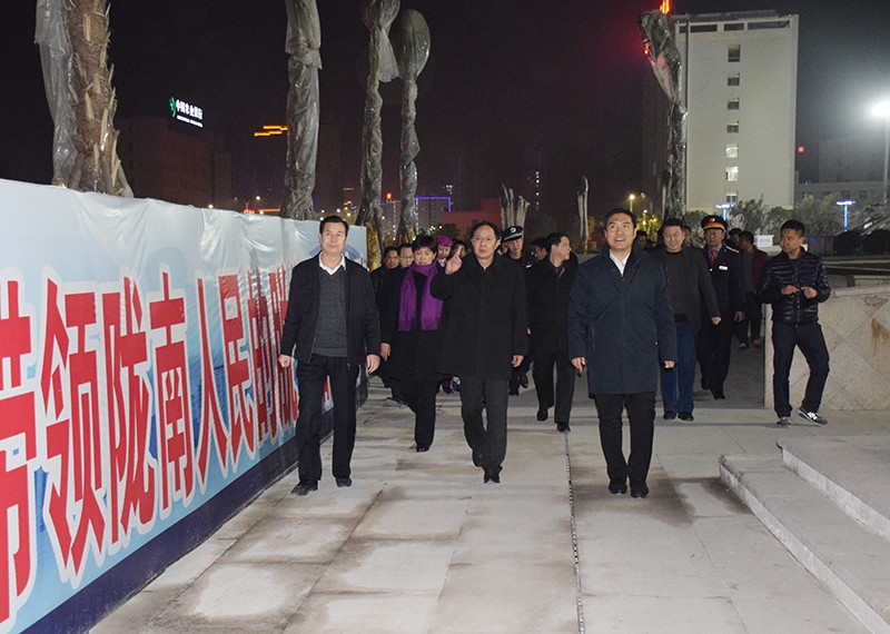 省委副書記歐陽堅(jiān)一行視察隴南站階州廣場