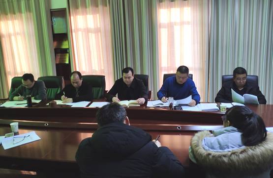 隴南市龍江城鄉(xiāng)發(fā)展集團公司召開黨委中心組理論學(xué)習(xí)(擴大)會議