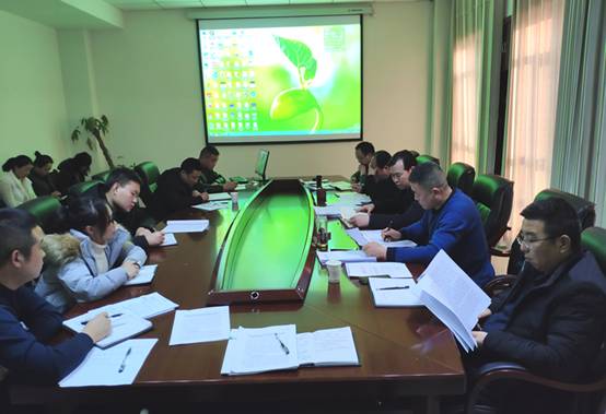 隴南市龍江城鄉(xiāng)發(fā)展集團公司召開黨委中心組理論學(xué)習(xí)(擴大)會議