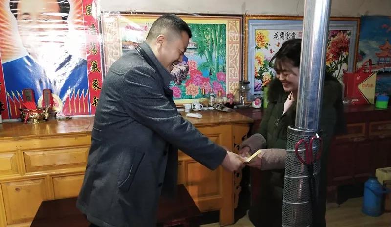 堅(jiān)持精準(zhǔn)幫扶，合力脫貧攻堅(jiān)——市龍江城鄉(xiāng)發(fā)展集團(tuán)、隴南太平洋財(cái)險(xiǎn)公司聯(lián)合開(kāi)展幫扶文縣橋頭鎮(zhèn)安子坡村2019年春節(jié)慰問(wèn)活動(dòng)
