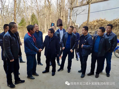 市龍江集團(tuán)在文縣橋頭鎮(zhèn)安子坡村開展“解難題、辦實事、送溫暖”活動