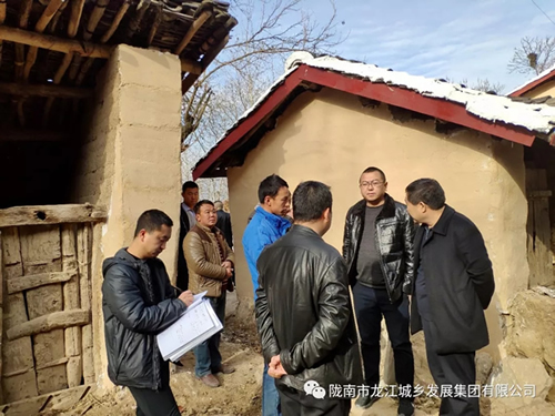 市龍江集團(tuán)在文縣橋頭鎮(zhèn)安子坡村開展“解難題、辦實事、送溫暖”活動