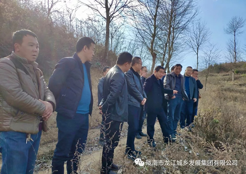 市龍江集團(tuán)在文縣橋頭鎮(zhèn)安子坡村開展“解難題、辦實事、送溫暖”活動